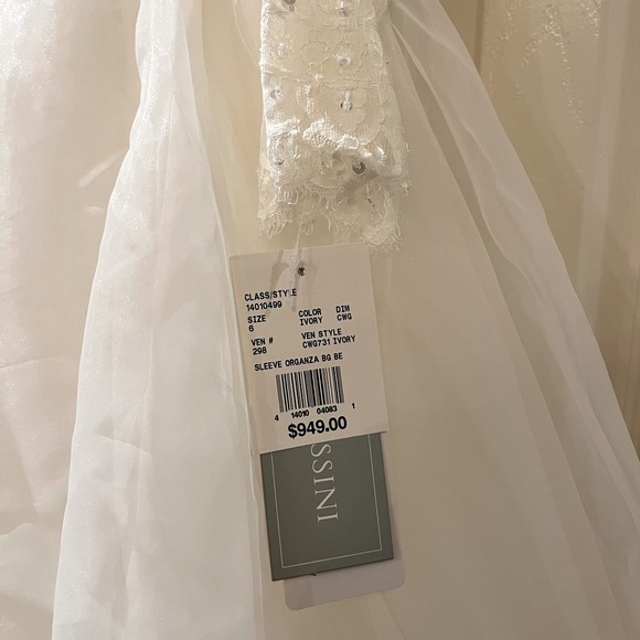 Wedding Dress - Picture 7 of 11